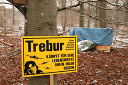 Solidarität mit der Waldbesetzung im Treburer Oberwald!